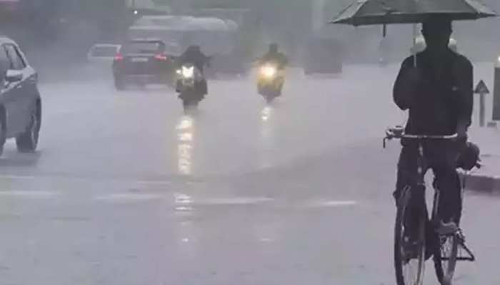 Delhi-NCR में भारी बारिश, तापमान में आई और गिरावट, तेज हवा ने बढ़ाई ठंड