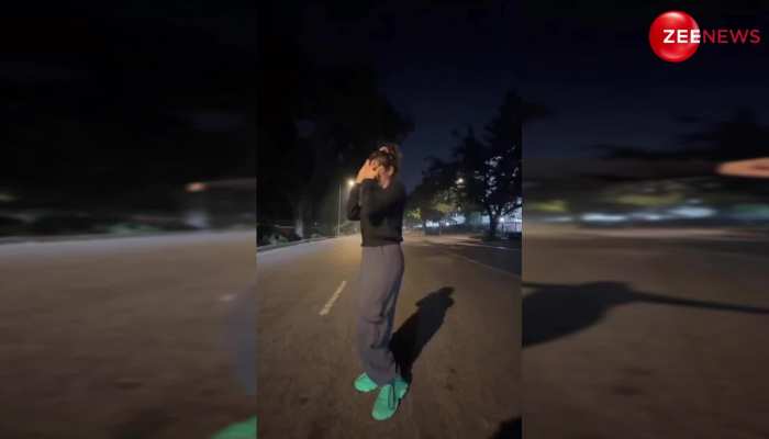 बीच सड़क में खड़े होकर Anjali Arora ने किया गजब का डांस लगाए ऐसे ठुमके, देख दंग रह गए फैंस