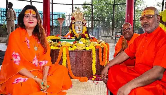 मुस्लिम से बनी हिंदू, इच्छा पूरी हुई तो भगवान शिव को चढ़ाया 20 तोले का सोने का मुकुट