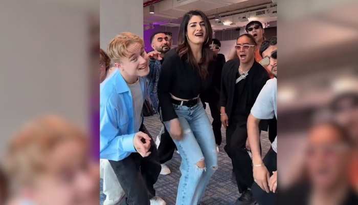 Dance Video : 'टिप-टिप बरसा पानी' पर एक बार फिर थिरकीं रवीना टंडन, विदेशियों के साथ लगाए जबरदस्त ठुमके