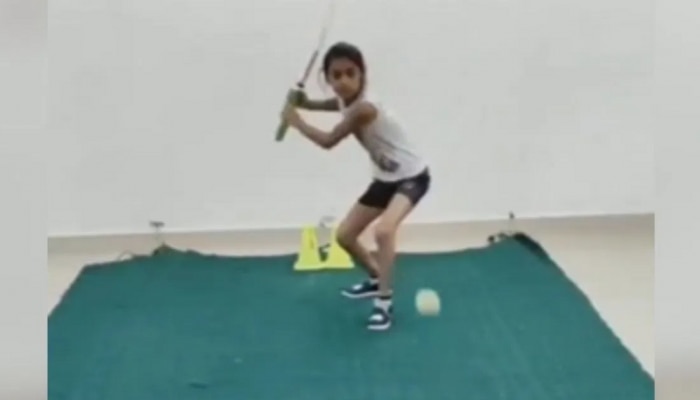 Cricket Viral Video: ଧୋନିଙ୍କ ପରି 'ହେଲିକପ୍ଟର ସଟ୍' ମାରୁଛନ୍ତି ଏହି କୁନିଝିଅ, ଚମତ୍କାର ବ୍ୟାଟିଂ ଦେଖି ଆପଣଙ୍କ ଉଡିଯିବ ହୋସ୍! ଦେଖନ୍ତୁ ଭିଡିଓ