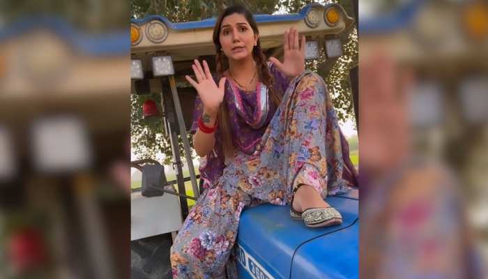 Sapna Choudhary video : पटियाला सूट पहन सपना चौधरी चढ़ी ट्रैक्टर पर फिर मचाया गदर