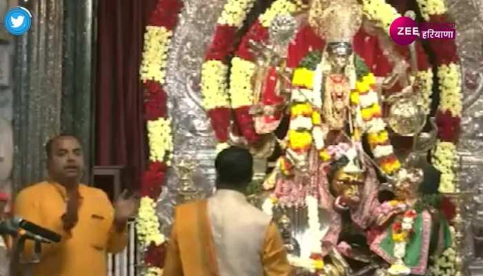 Navaratri Third Day: चैत्र नवरात्रि के तीसरे दिन छतरपुर मंदिर में की गई सुबह की आरती