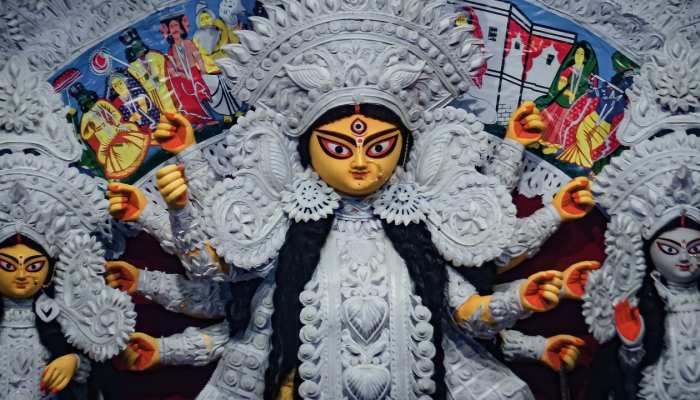 Navratri 2023: नवरात्रि के तीसरे दिन करें मां चंद्रघंटा की पूजा, मिलेगी सुख-समृद्धि