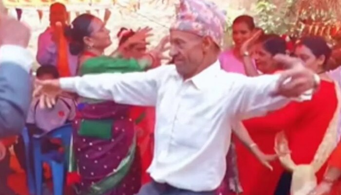Uncle Yoga Dance: ସୋସିଆଲ ମିଡିଆରେ ନିଆଁ ଲଗାଇଛି ଅଙ୍କଲଙ୍କ 'Yoga Dance', ଆପଣ ଦେଖିଛନ୍ତି କି ଏହି ଭିଡିଓ!