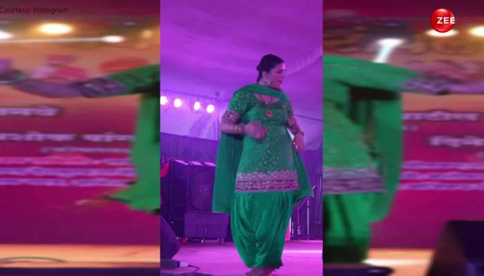 भीड़ के सामने स्टेज पर देसी क्वीन Sapna Chaudhary ने लगाए ऐसे ठुमके कि देखते ही रह गए फैंस