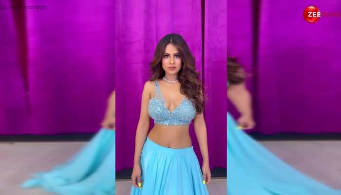 एक्ट्रेस Nia Sharma ने पहना बेहद रिवीलिंग ब्लाउज, फिर कैमरे के सामने बुत बन खड़ी रहीं एक्ट्रेस; लोग बोले- ये तो बार्बी डॉल है