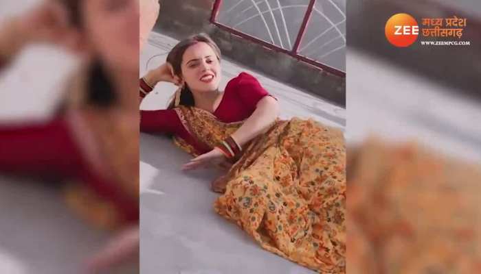 Bhojpuri bhabhi terrace Dance: भाभी ने छत पर लेटकर मटाकाई अपनी ऐसी कमर, रुक गईं सभी की निगाहें
