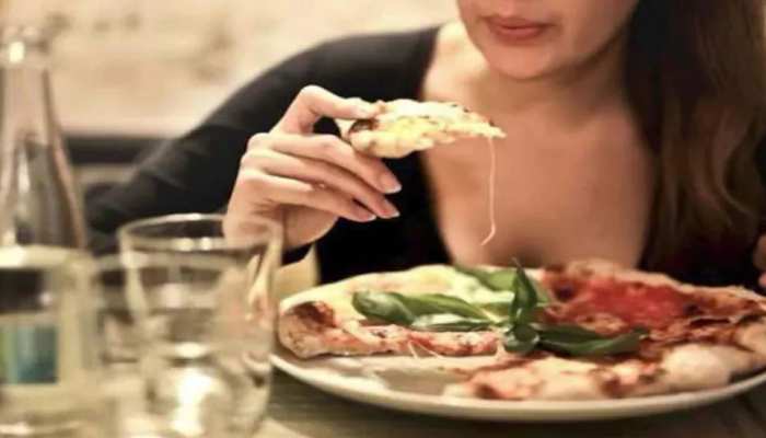 क्या आप भी भोजन के तुरंत बाद चले जाते हैं सोने? तुरंत छोड़ दें ये आदत, वरना...