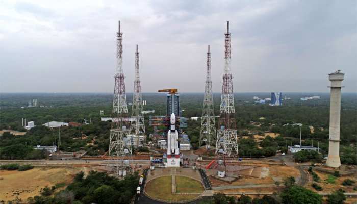 ISRO ने फिर रचा इतिहास: 36 सैटेलाइट के साथ लॉन्च किया गया भारत का सबसे बड़ा रॉकेट