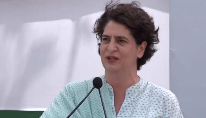 priyanka gandhi statement congress protest raj ghat rahul gandhi disqualification | Priyanka Gandhi का राजघाट पर छलका दर्द, सुनाई राहुल गांधी की 32 साल पुरानी कहानी | Hindi News, देश