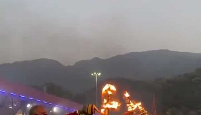 Navratri के दौरान Triveni Ghat पर मां गंगा की भव्य आरती