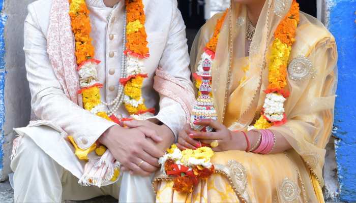 पत्नी ने पति से कहा- तुम किसी औरत के साथ रिलेशन बनाओ, मुझे कोई फर्क नहीं पड़ता