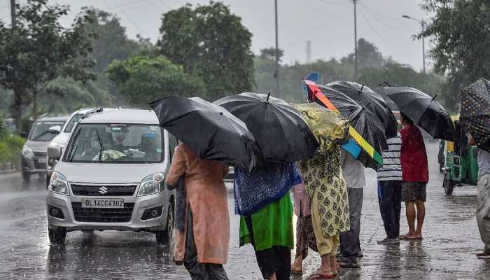 कंबल अलमारी में रखने की न करें भूल, इस वीकेंड पर फिर बरसेंगे बादल; जानें ताजा अपडेट