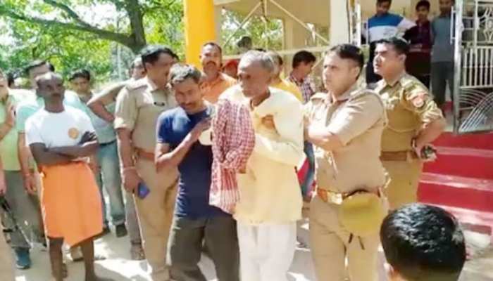 नवरात्रि में देवी के मंदिर में काटकर चढ़ा दी जीभ, इस वजह से था परेशान था बुजुर्ग