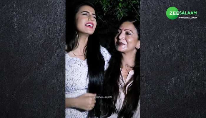 भोजपुरी एक्ट्रेस Akshara Singh ने अपनी मां के लिए गाया गाना, सुनकर भावुक हुईं एक्ट्रेस की मां