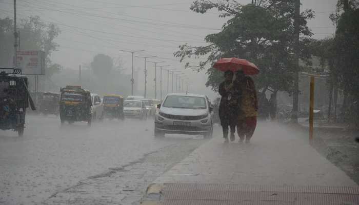 दिल्ली-NCR में आज भी होगी झमाझम बारिश, जानें कब तक रहेगा ऐसा मौसम? 