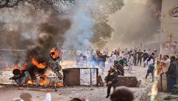 Delhi Riots: कोर्ट ने जांच अफसर को लगाई फटकार, जरूरी जानकारी छिपाकर कर रहा था गुमराह