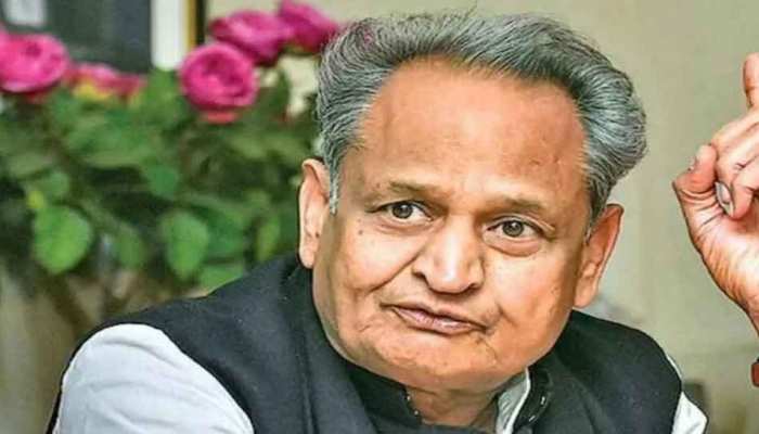 Ashok Gehlot released video amid Sachin Pilot's fast announced to give Gas  cylinders to the poor for Rs 500 | सचिन पायलट के अनशन के बीच अशोक गहलोत ने  जारी किया वीडियो,