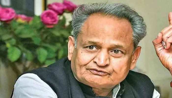 Ashok Gehlot released video amid Sachin Pilot's fast announced to give Gas cylinders to the poor for Rs 500 | सचिन पायलट के अनशन के बीच अशोक गहलोत ने जारी किया वीडियो,