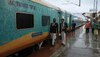 Indian Railway: आखिर जब सर्दियों में ट्रेन का AC रहता है बंद, तो रेलवे क्यों लेता है उसका चार्ज? वजह जान घूम जाएगा दिमाग