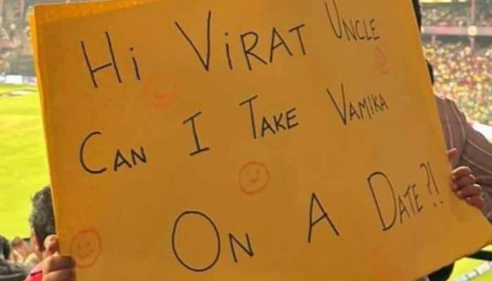 small kid took a board for Virat daughter vamika users says what are  parents teaching nowadays | छोटे बच्चे ने बोर्ड लेकर विराट के बेटी के लिए  पूछ ली ऐसी बात, यूजर्स