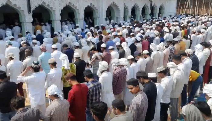 Eid-Ul-Fitr 2023: रोजेदारों ने अदा की अलविदा जुम्मे की नमाज, अब है ईद के चांद का इंत