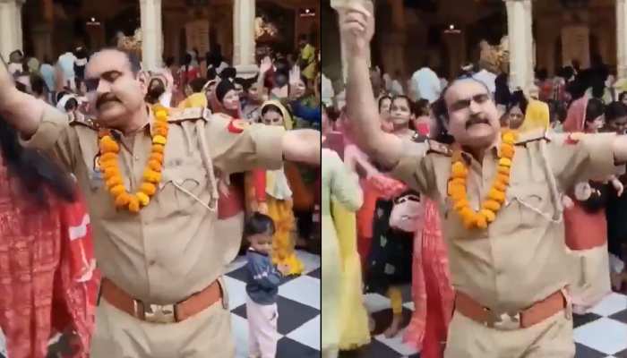 मथुरा के वृंदावन में यूपी पुलिस अधिकारी ने दिखाई ऐसी भक्ति, Video हो रहा वायरल