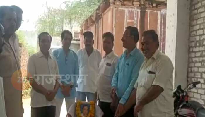 करौली: पूर्व प्रधानमंत्री राजीव गांधी की पुण्यतिथि पर कांग्रेसियों ने दी श्रद्धांजलि