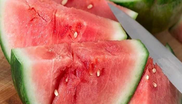 Watermelon benefits: शादीशुदा पुरुष जान लें तरबूज खाने का तरीका, देगा बेहतरीन रिजल्ट