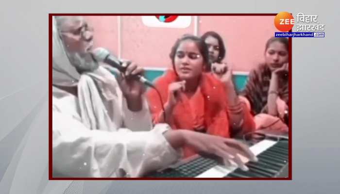 Viral Video:दादा जी की आवाज सुनकर फैन हो गए लोग, देखें वीडियो