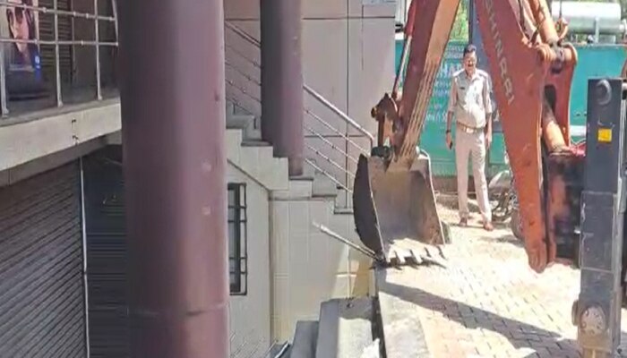 अवैध निर्माण पर चला प्रशासन का पीला पंजा, हाई कोर्ट के निर्देश के बाद कार्रवाई