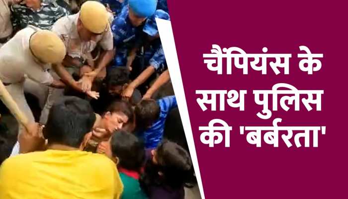 महिला पहलवानों के साथ दिल्ली पुलिस ने की बर्बरता की सारी हदें पार, सामने आया Video https://english.cdn.zeenews.com/static/apprun/fallbackimages/hindi800x400.svg