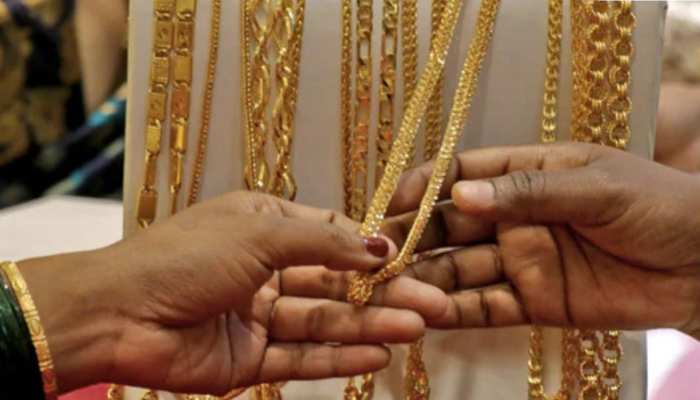 Gold and Silver prices in India: सोने चांदी की कीमतों में आई भारी गिरवाट