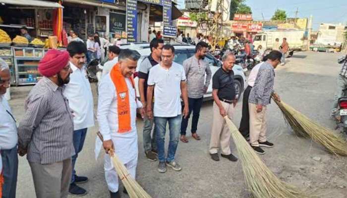 Ajmer news: भाजपा मंडल पदाधिकारियों ने किया सेवा कार्य, गांधी और अंबेडकर सर्किल पर क