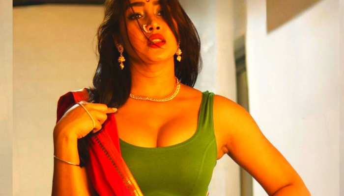 Sofia Ansari : सुनसान जंगल में मंगल , सोफिया अंसारी किलर अवतार देख बजी दिलों की घंटी https://english.cdn.zeenews.com/static/apprun/fallbackimages/hindi800x400.svg