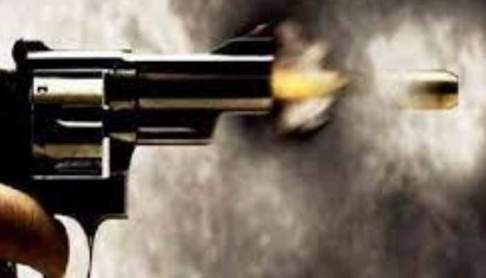  फिरोजाबाद में जनसेवा केंद्रों पर दबंगों की दहशत CCTV में कैद कई राउंड फायर
