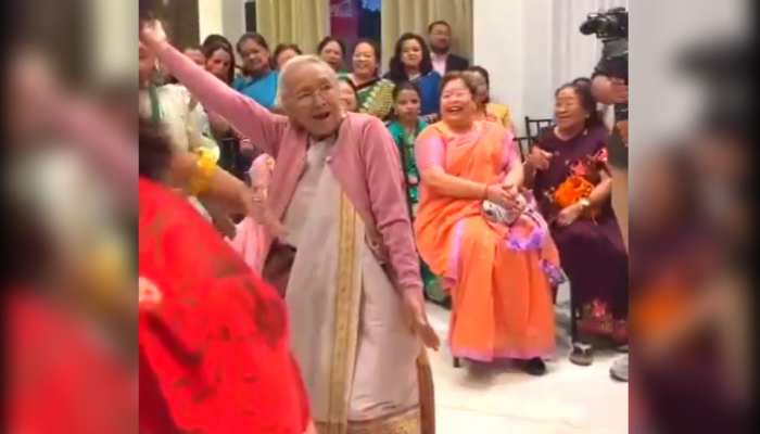 Dance video : बुजुर्ग महिला ने हेलन के गाने पिया तू अब तो आजा पर किया ऐसा धमाकेदार डांस की लोग बजाने लगे सीटी https://english.cdn.zeenews.com/static/apprun/fallbackimages/hindi800x400.svg