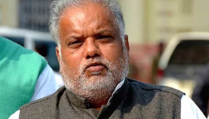 'तीन किलो मांस खाने वाले, लंबा टीक रखने वाले करते हैं सनातन धर्म का प्रचार' : श्रवण
