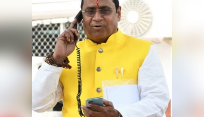 इंटरनेट पर चर्चा में विधायक जी रिसीवर वाला फोन,जानिए इस 'देसी जुगाड़' के पीछे की वजह