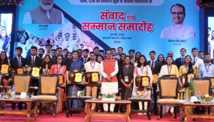 CM शिवराज की बड़ी घोषणा! लैपटॉप के साथ अब बेटों को ये मिलेगा तोहफा