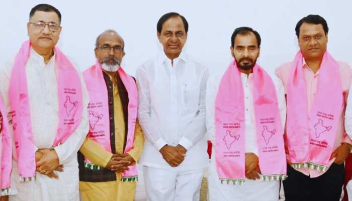 मध्य प्रदेश में बढ़ा KCR का कुनबा, BJP के पूर्व सांसद समेत कई नेता पार्टी में शामिल