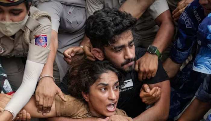 पहलवानों के साथ हुई हाथापाई से नाराज हुए भारत के सबसे बड़े गेंदबाज, जानें क्या कहा