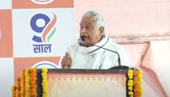 Kiroli Lal Meena : सांसद किरोड़ी मीणा ने अजमेर में CM Gehlot पर साधा निशाना, सचिन पायलट को मंच से घेरा https://english.cdn.zeenews.com/static/apprun/fallbackimages/hindi800x400.svg