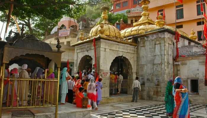 मन्नत पूरी होने पर 45 किलो के घुंघरू को पहन शख्स ने ज्वालामुखी मंदिर में किया डांस