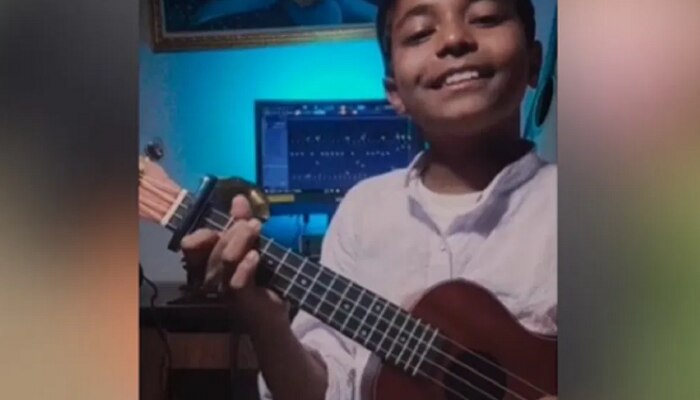 Singing Video: ପିଲାଟିର ମିଠା ସ୍ୱର ସମସ୍ତଙ୍କ ହୃଦୟ ଜିତୁଛି, ଆପଣ ଶୁଣିଛନ୍ତି କି ଏହି ଗୀତ, ଦେଖନ୍ତୁ ଭିଡିଓ https://english.cdn.zeenews.com/static/apprun/fallbackimages/hindi800x400.svg