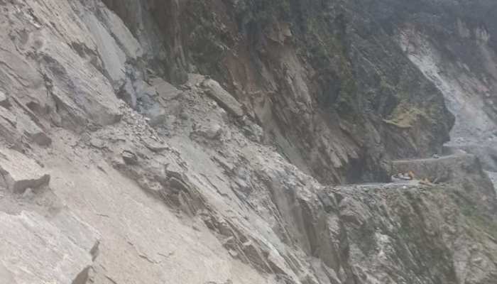 Uttarakhand:पिथौरागढ़ में लैंड स्लाइड से फंसे 300 पर्यटक,13 जिलों में बारिश का अलर्ट