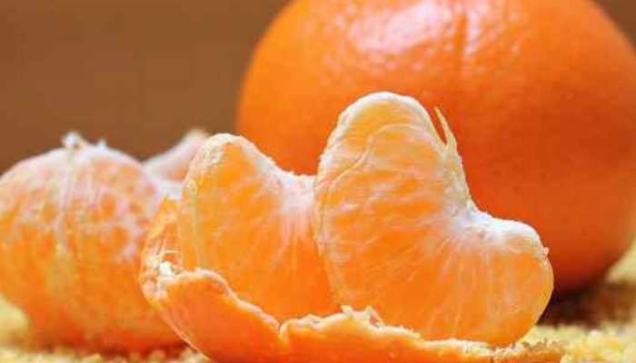 Benefits of orange: चेहरे की चमक को बढ़ाने के लिए हर दिन खाएं संतरा, जानें फाएदा