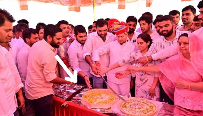 Jodhpur News : जोधपुर में RCA अध्यक्ष वैभव गहलोत का मनाया जन्मदिवस, तलवार से काटा केक https://english.cdn.zeenews.com/static/apprun/fallbackimages/hindi800x400.svg