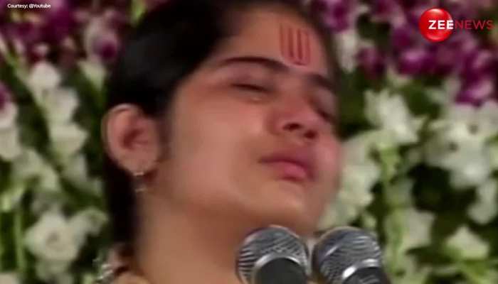 भजन के बीच Jaya Kishori ने रो-रोकर किया अपना बुरा हाल, वीडियो देख भावुक हुए भक्त https://english.cdn.zeenews.com/static/apprun/fallbackimages/hindi800x400.svg